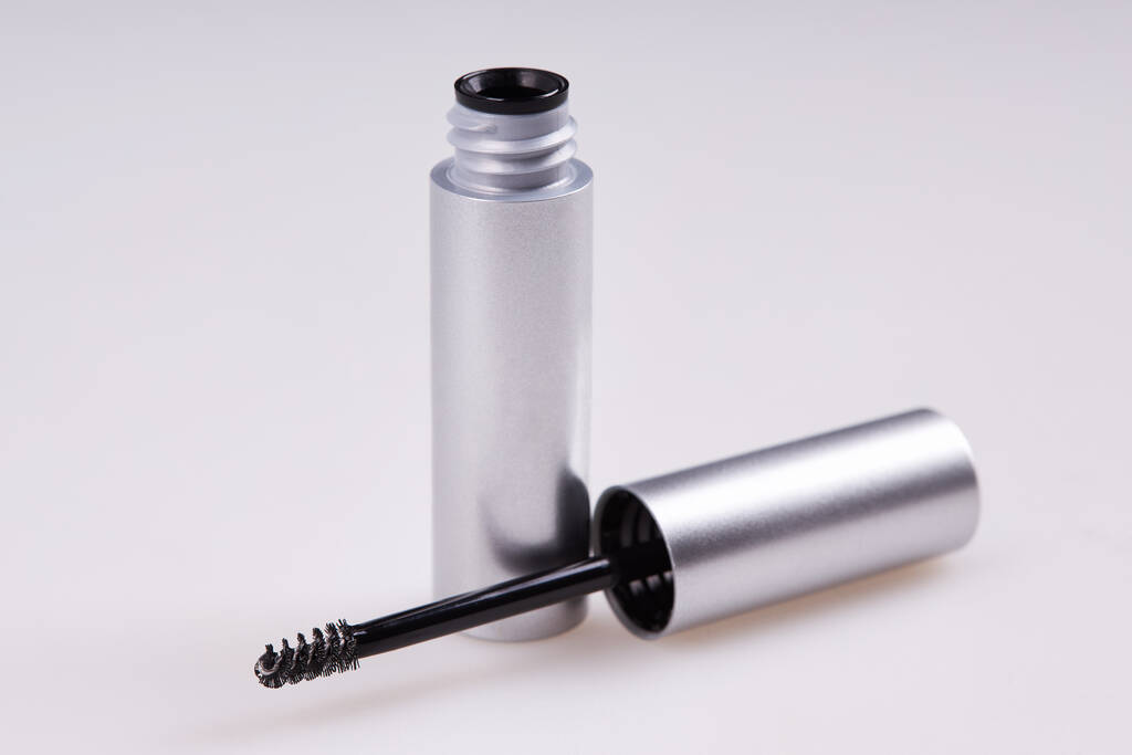 Role of Ingredients in Lash Serum Performance