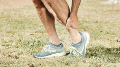 foot-pain-from-traditional-sneakers